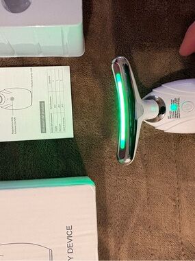 Wireless Handheld Massager beauty device  - White